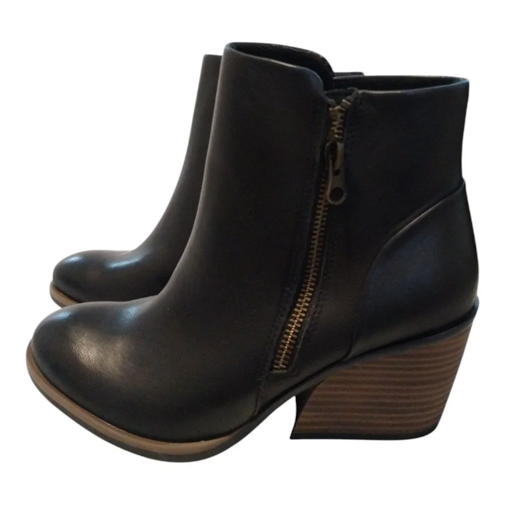 Korks Women's Hattie Round Toe Side Zip Ankle Bootie Size 7 Black Western‎